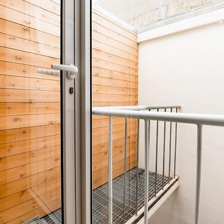 Monreal Boutique Townhouse - R024Rm5 Hotel Paola Kültér fotó