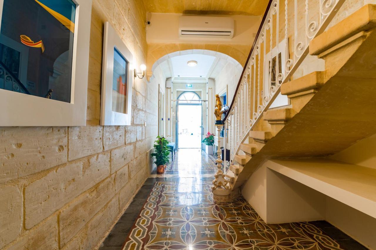 Monreal Boutique Townhouse - R024Rm5 Hotel Paola Kültér fotó