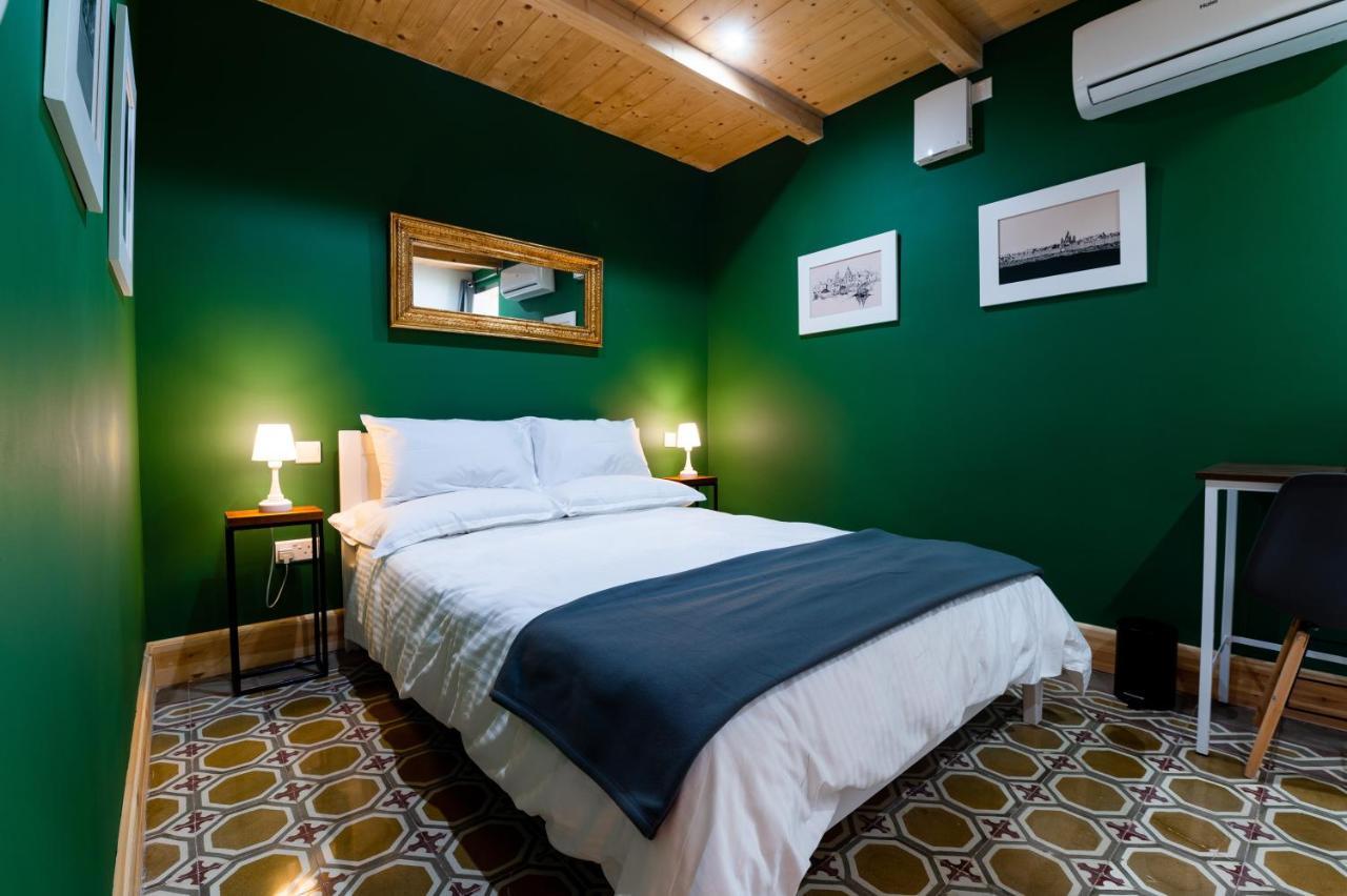 Monreal Boutique Townhouse - R024Rm5 Hotel Paola Kültér fotó