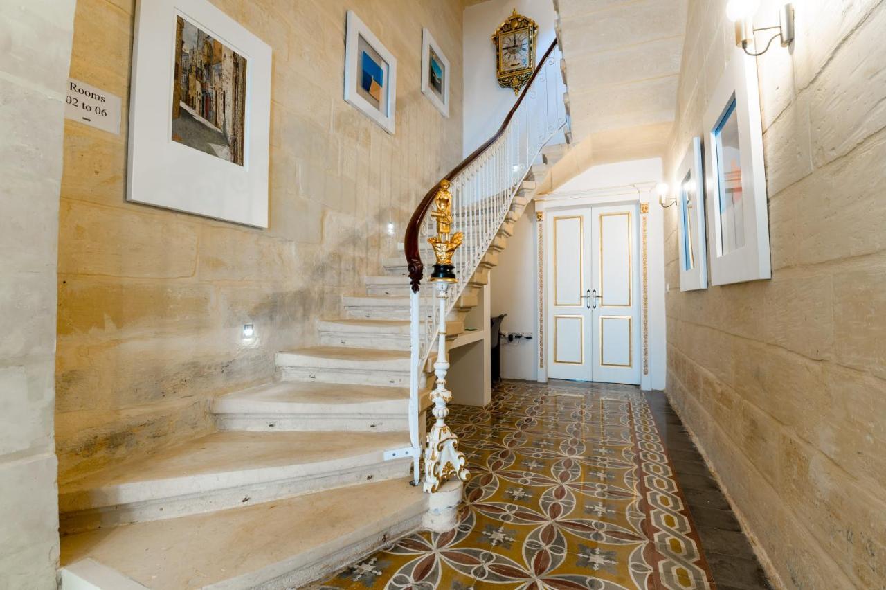 Monreal Boutique Townhouse - R024Rm5 Hotel Paola Kültér fotó